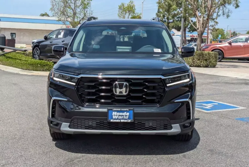 2025 Honda Pilot Touring photo 1