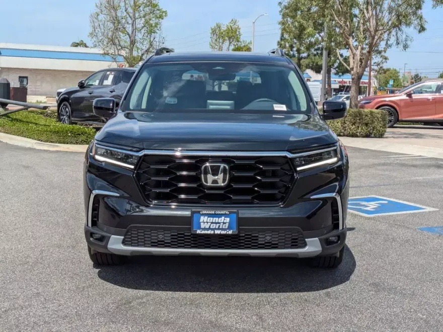 2025 Honda Pilot Touring photo 1