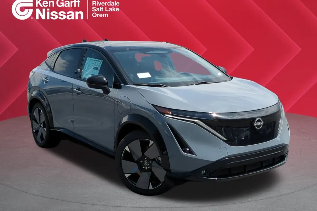 2025 Nissan ARIYA Platinum photo 1