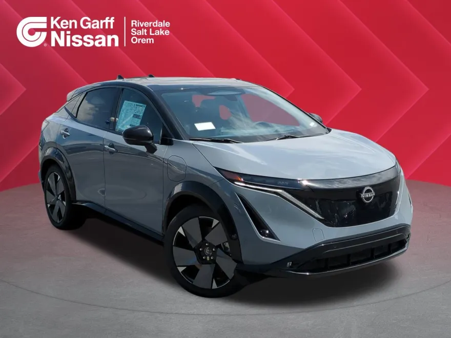 2025 Nissan ARIYA Platinum photo 1
