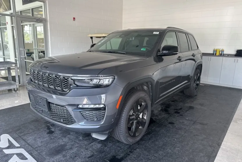 2025 Jeep Grand Cherokee Limited photo 1