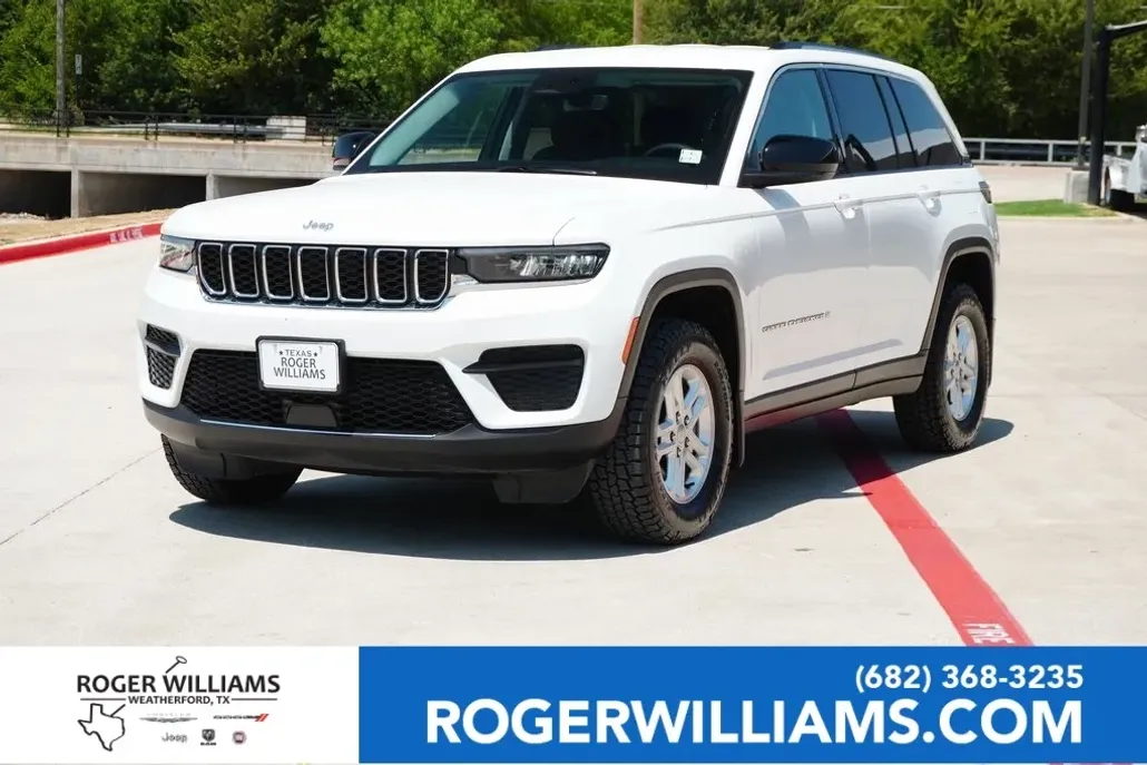 2023 Jeep Grand Cherokee Laredo photo 1