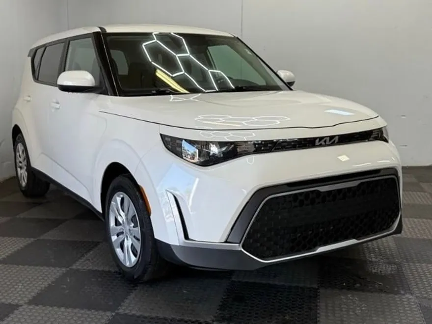 2023 Kia Soul LX photo 1