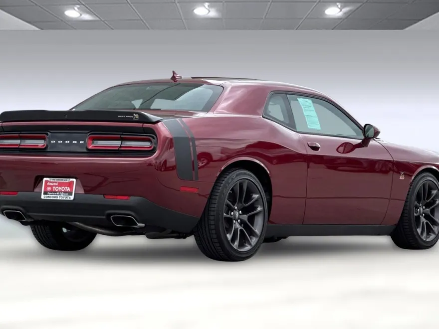 2022 Dodge Challenger R/T Scat Pack photo 1