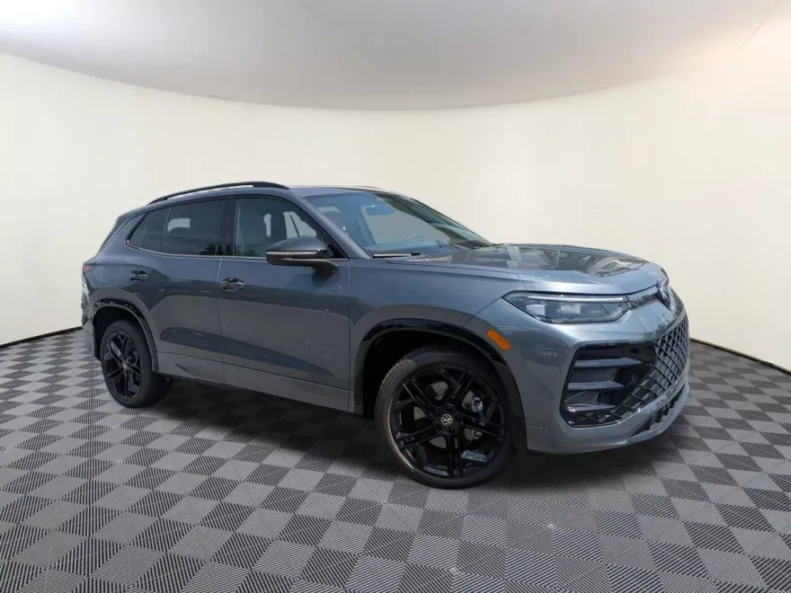 2025 Volkswagen Tiguan SE R-Line Black photo 1