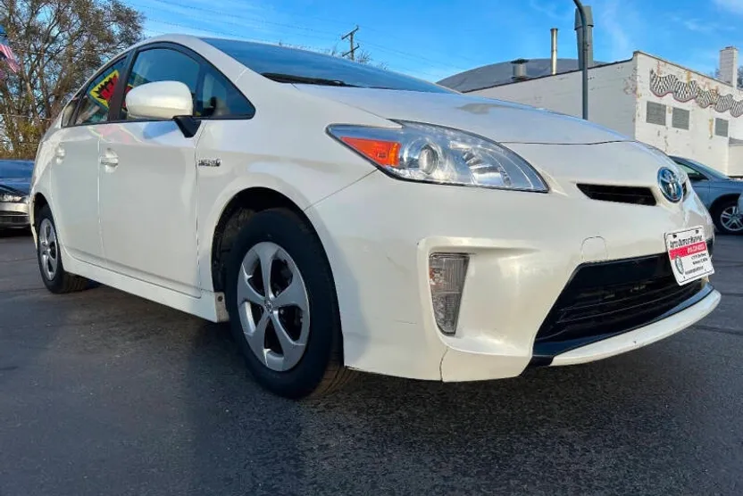 2012 Toyota Prius Four photo 1