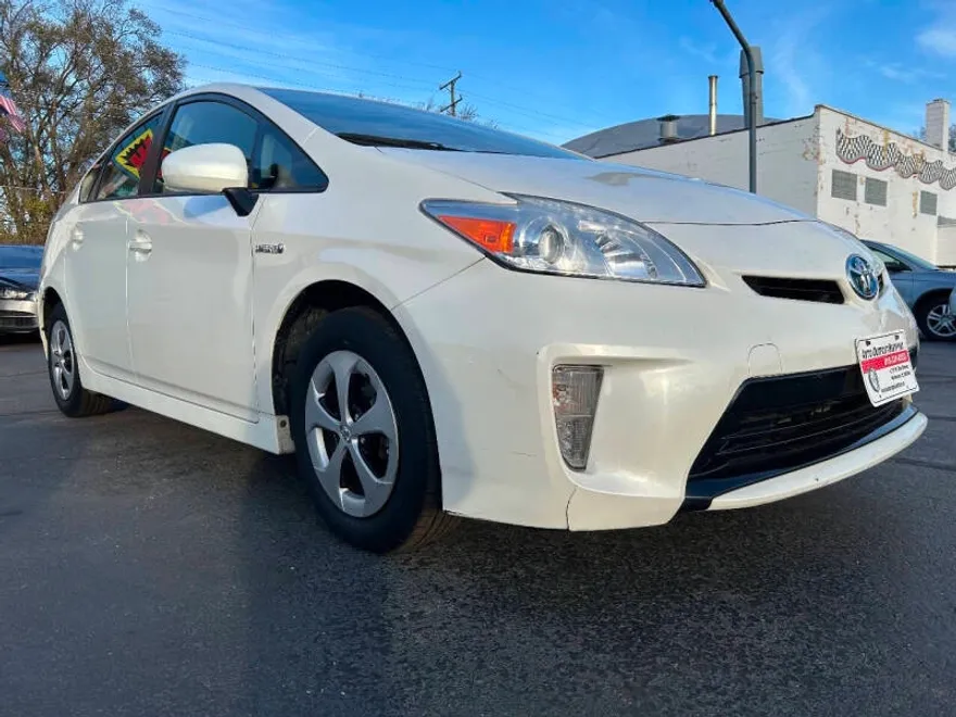2012 Toyota Prius Four photo 1