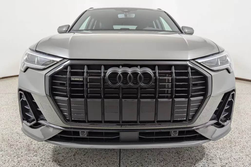2025 Audi Q3 S line Premium photo 1