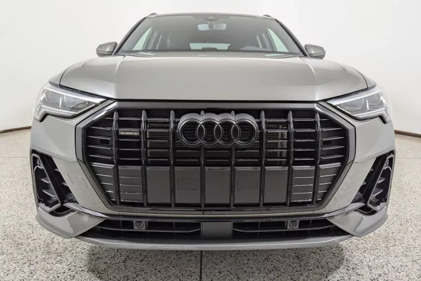 2025 Audi Q3 S line Premium photo 1