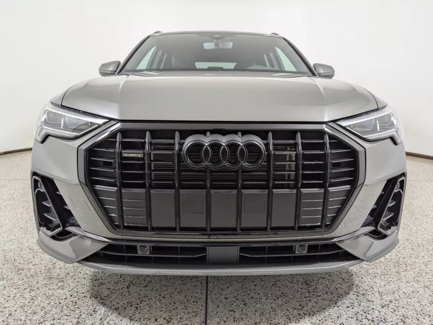 2025 Audi Q3 S line Premium photo 1