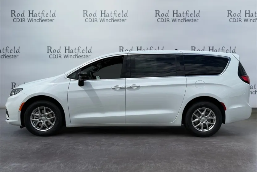 2026 Chrysler Pacifica photo 1