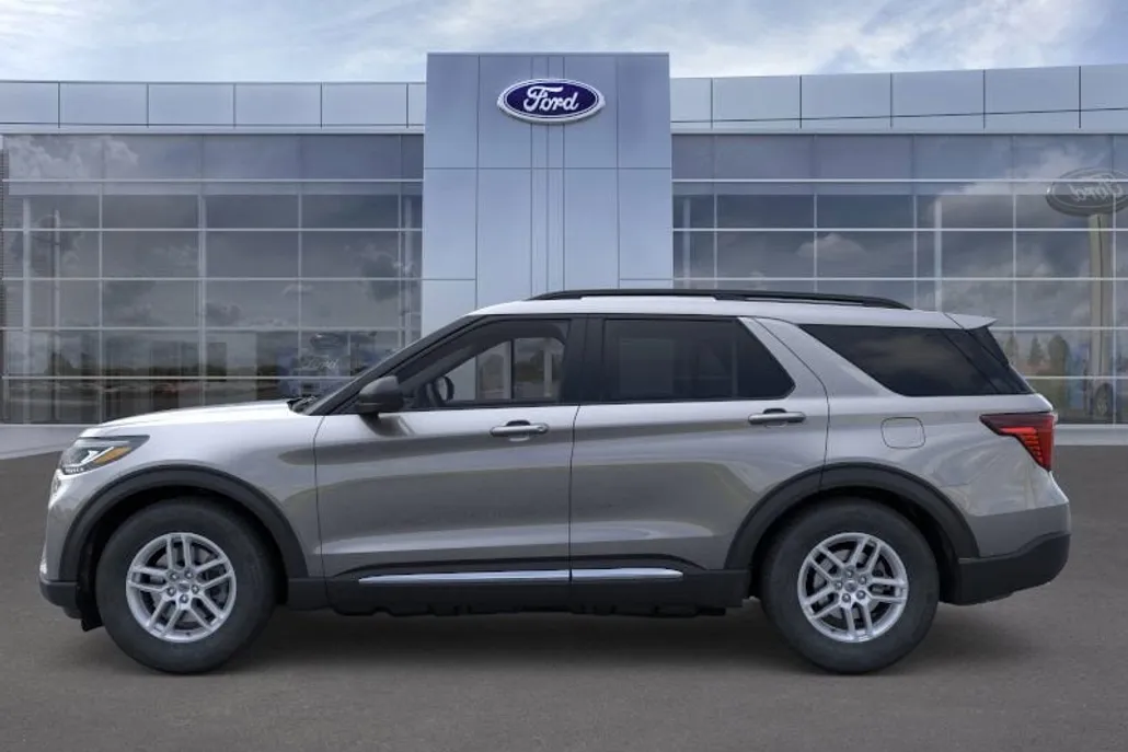 2025 Ford Explorer photo 1