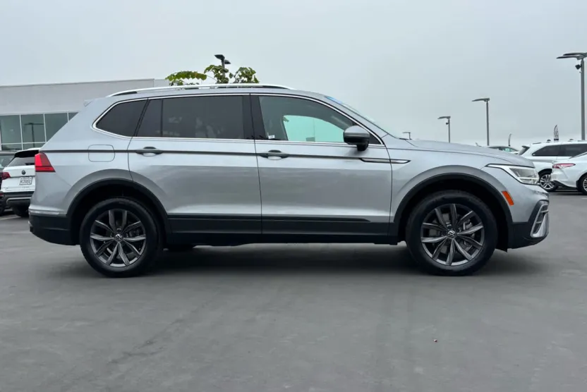 2022 Volkswagen Tiguan SE photo 1