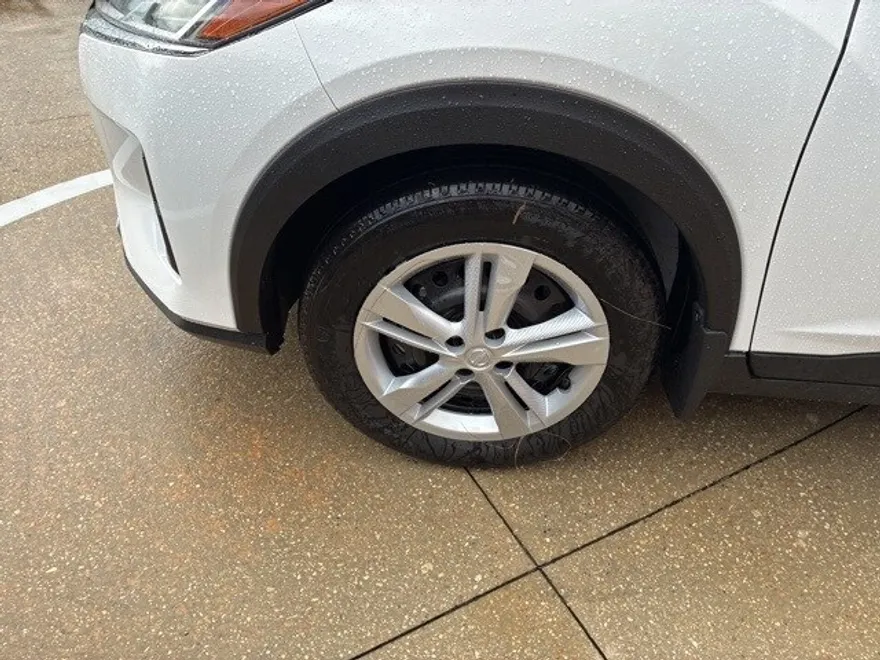 2025 Nissan Kicks Play S photo 1