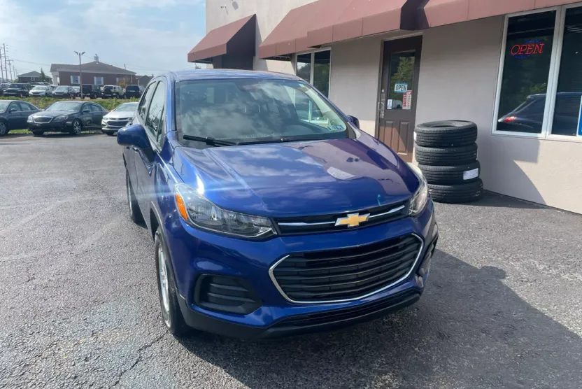 2017 Chevrolet Trax LS photo 1