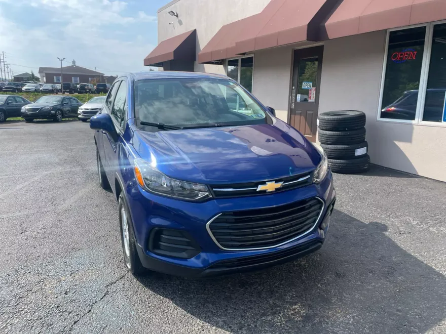 2017 Chevrolet Trax LS photo 1