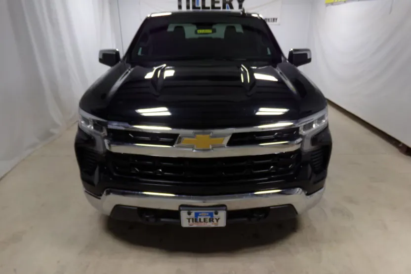 2025 Chevrolet Silverado 1500 LT photo 1