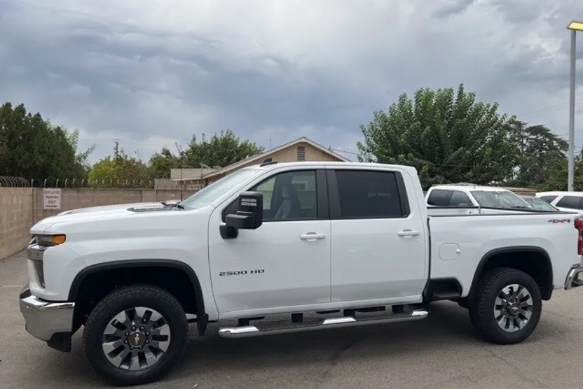 2023 Chevrolet Silverado 2500HD LT photo 1