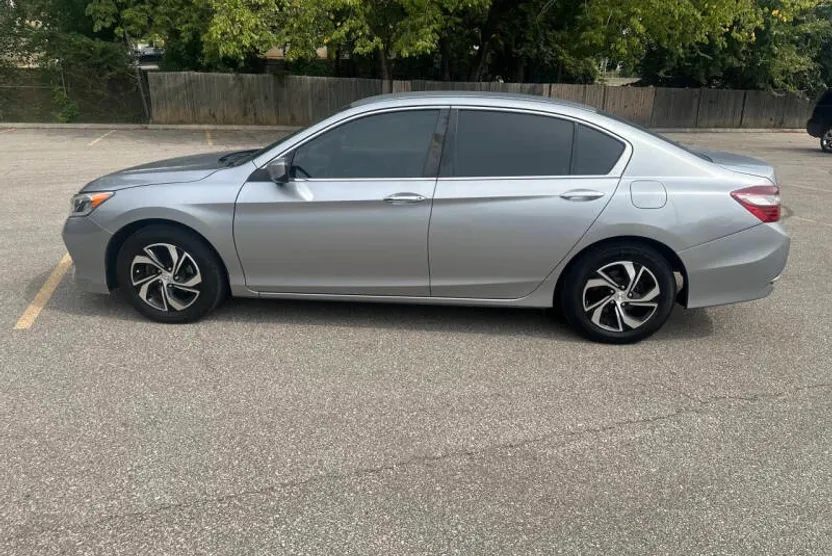 2017 Honda Accord LX photo 1