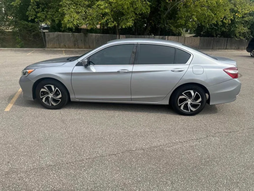 2017 Honda Accord LX photo 1