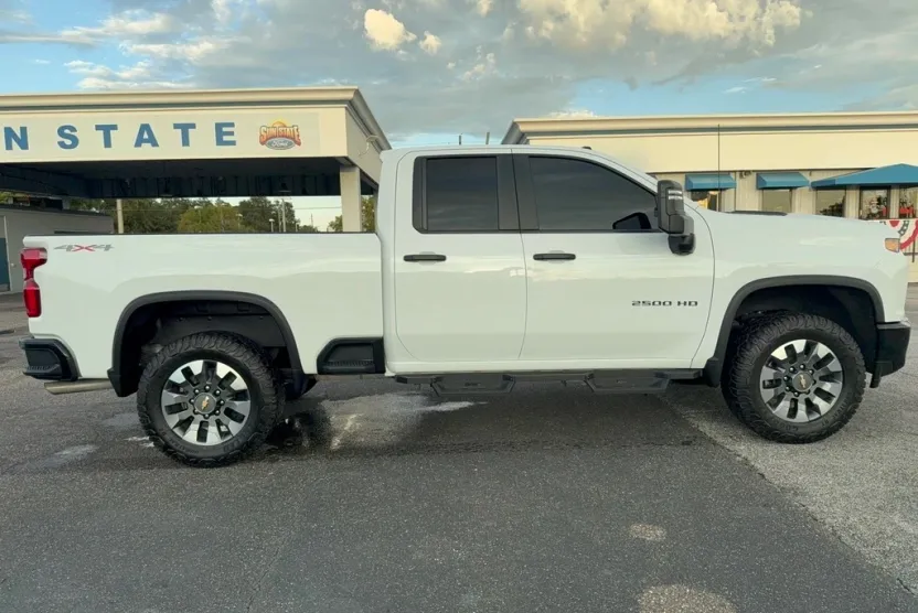 2021 Chevrolet Silverado 2500HD Custom photo 1