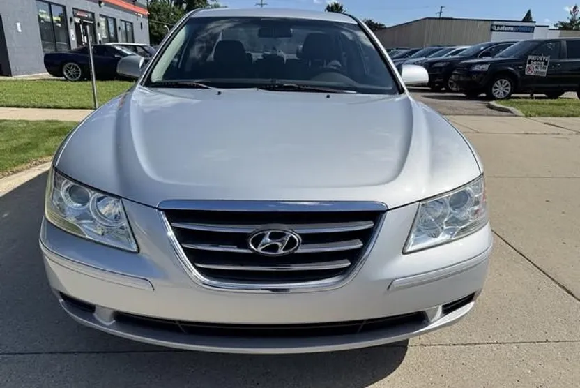 2010 Hyundai Sonata GLS photo 1