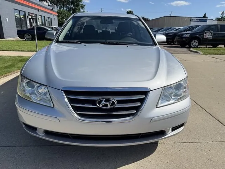 2010 Hyundai Sonata GLS photo 1