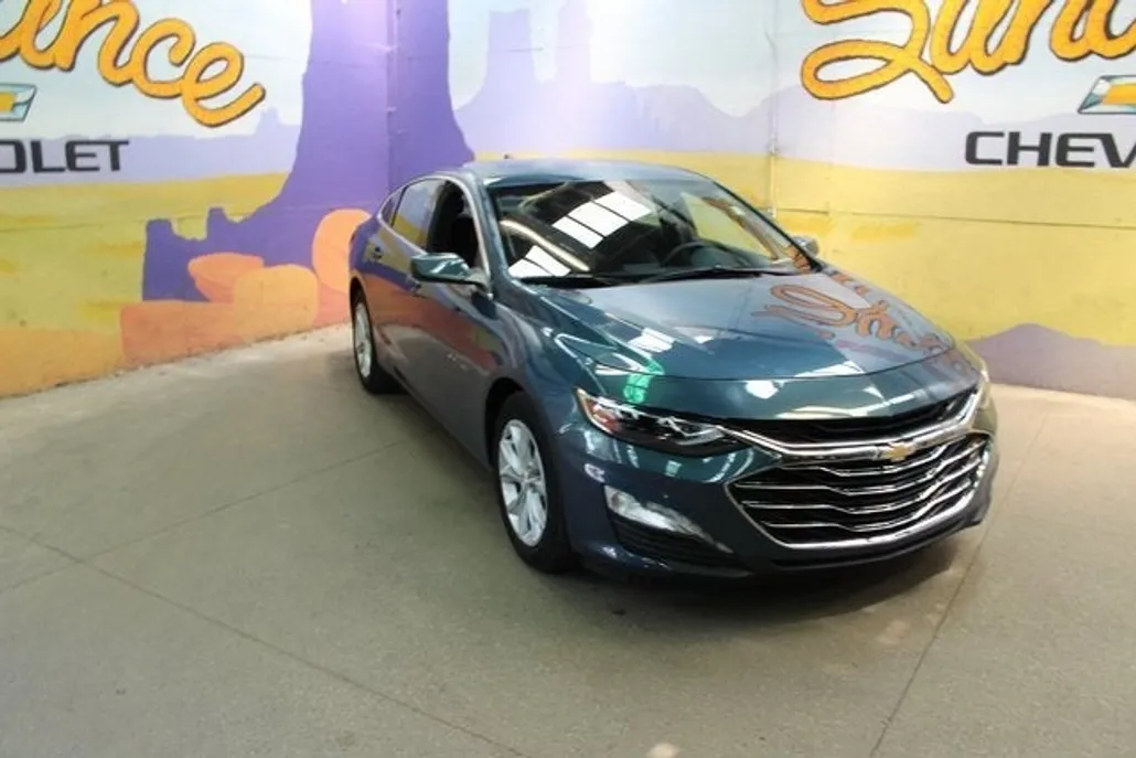2025 Chevrolet Malibu 1LT photo 1