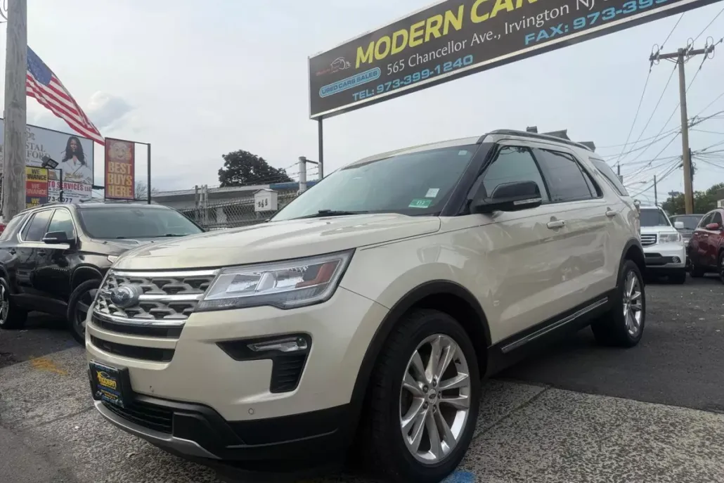 2018 Ford Explorer XLT Sport photo 1