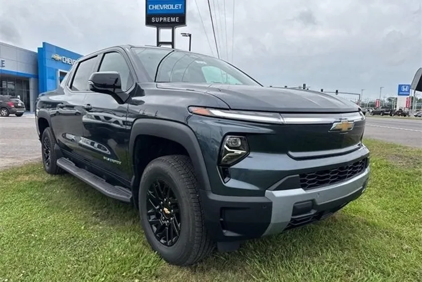 2025 Chevrolet Silverado EV LT photo 1