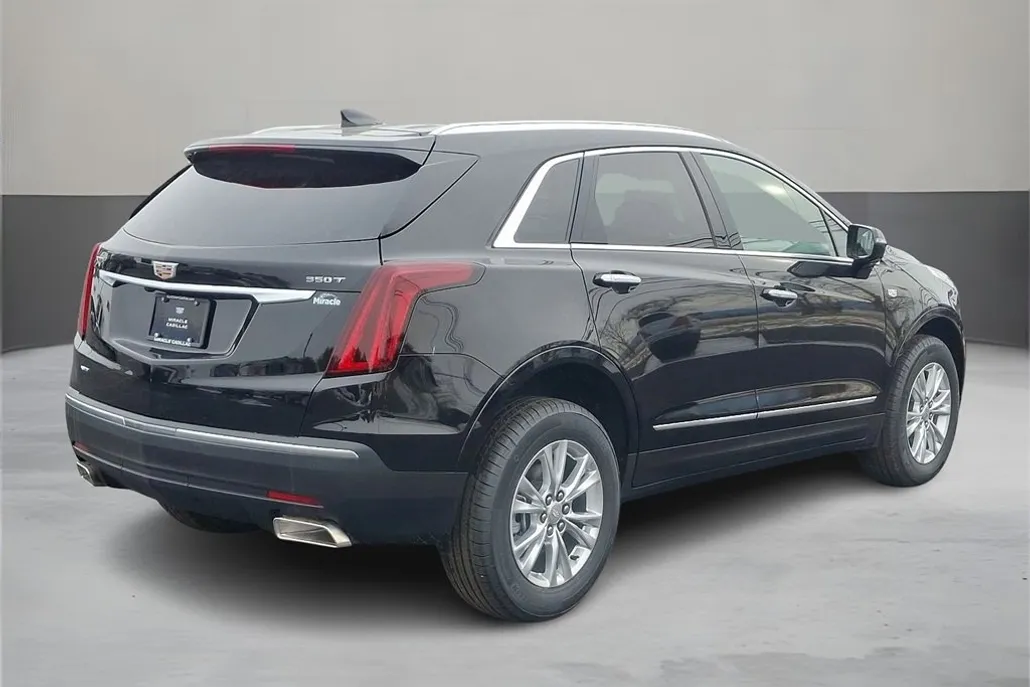 2025 Cadillac XT5 Luxury photo 1