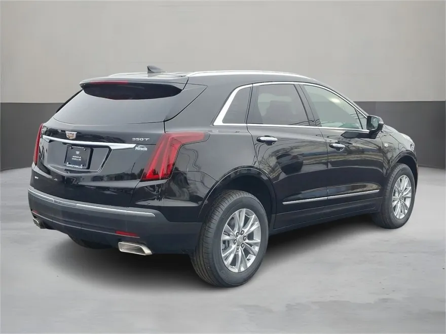 2025 Cadillac XT5 Luxury photo 1