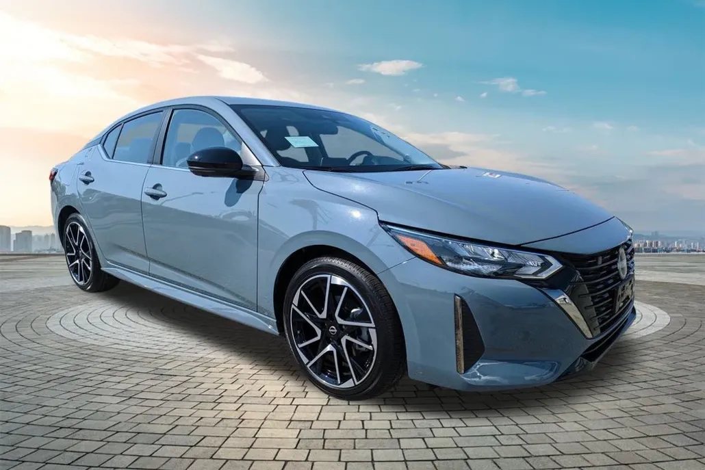 2025 Nissan Sentra SR photo 1