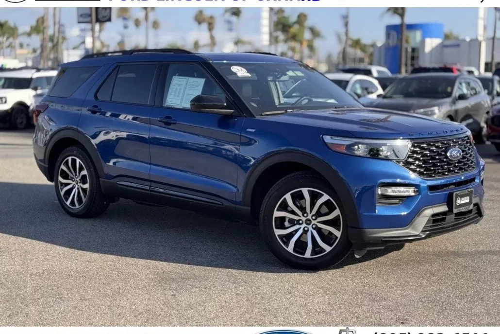 2023 Ford Explorer ST-Line photo 1