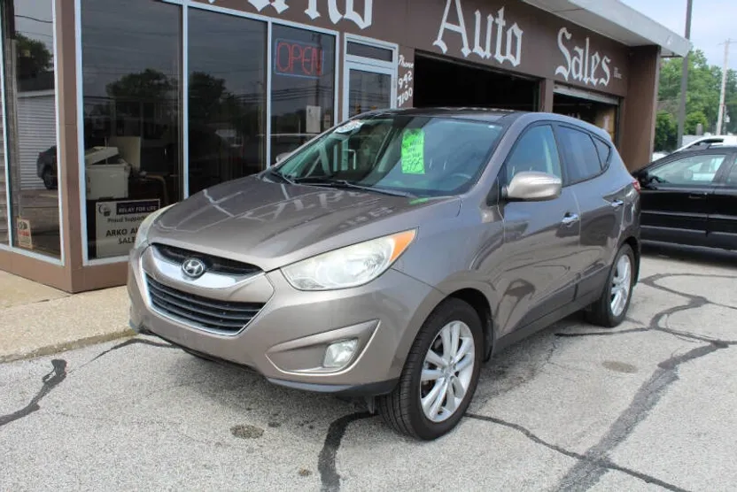 2010 Hyundai Tucson Limited photo 1
