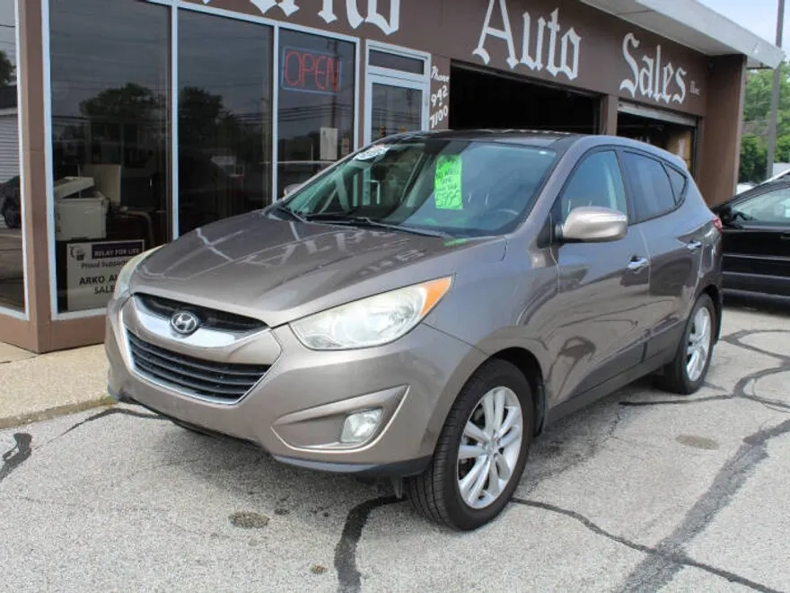 2010 Hyundai Tucson Limited photo 1
