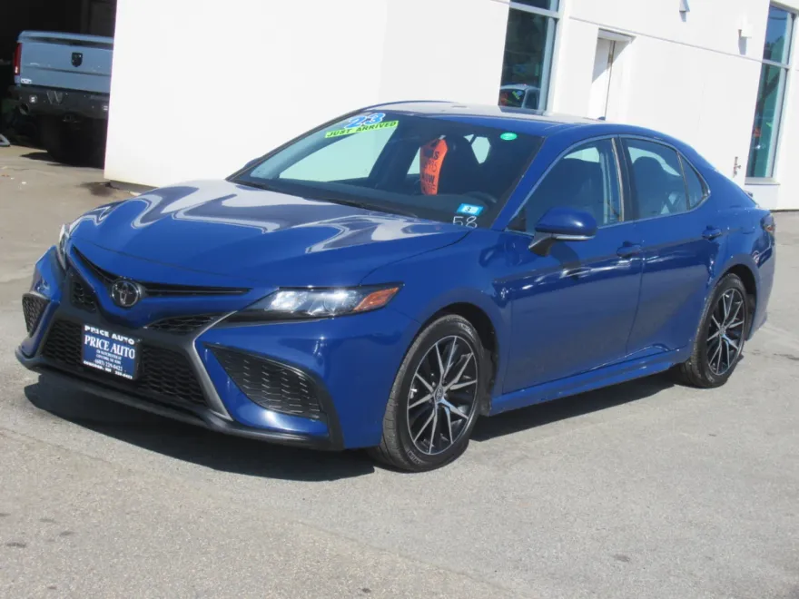 2023 Toyota Camry SE photo 1