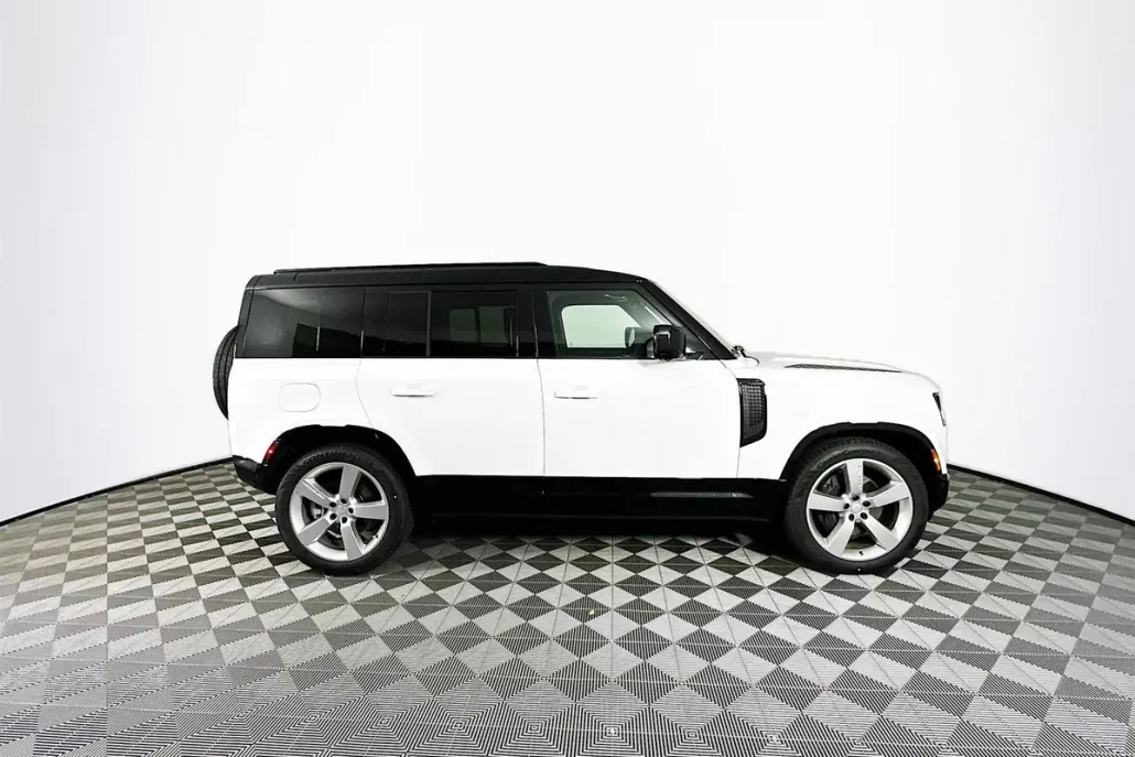 2025 Land Rover Defender 110 X SE photo 1