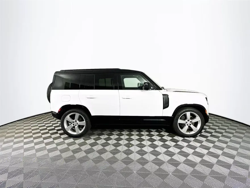 2025 Land Rover Defender 110 X SE photo 1