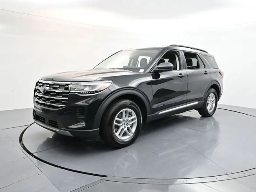 2025 Ford Explorer photo 1