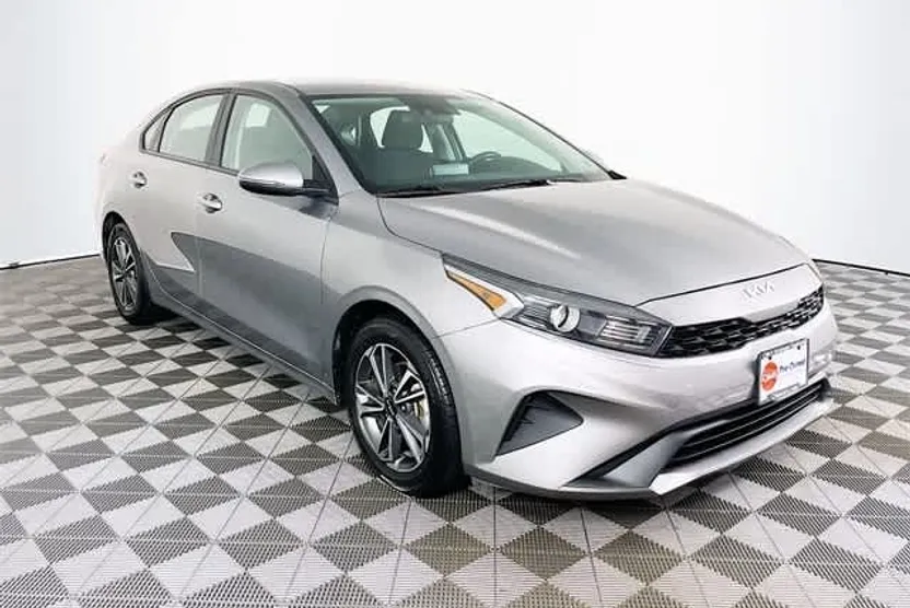 2023 Kia Forte LXS photo 1