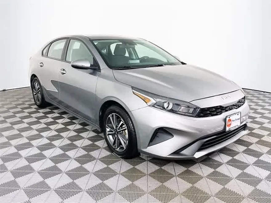 2023 Kia Forte LXS photo 1