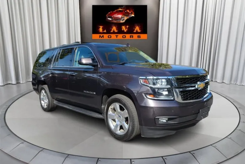 2017 Chevrolet Suburban 1500 LT photo 1