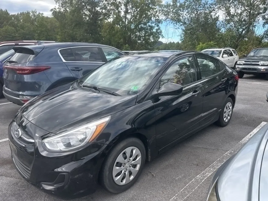 2016 Hyundai Accent SE photo 1