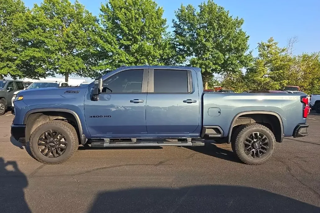 2025 Chevrolet Silverado 3500HD LT photo 1