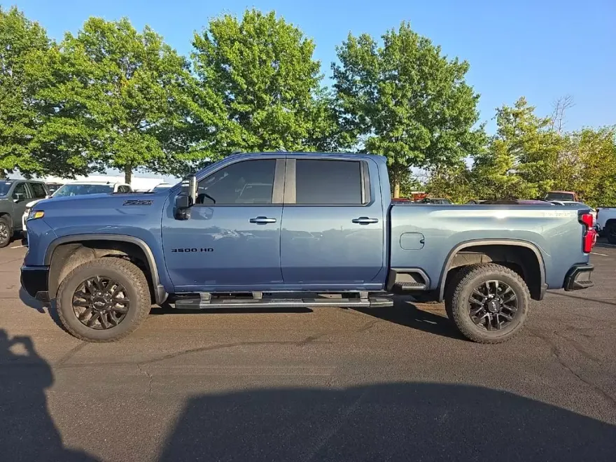 2025 Chevrolet Silverado 3500HD LT photo 1