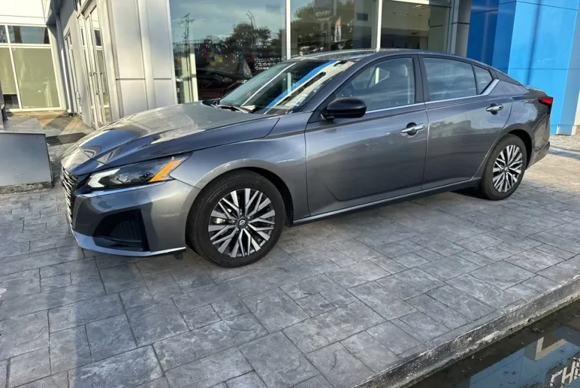 2024 Nissan Altima 2.5 SV photo 1