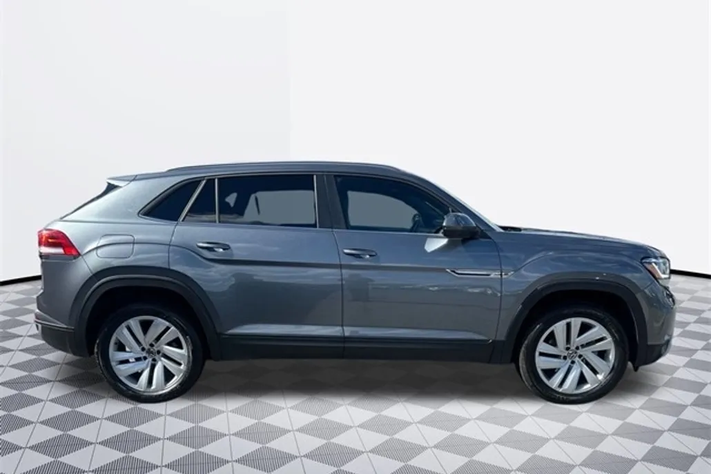 2022 Volkswagen Atlas Cross Sport V6 SE Technology photo 1