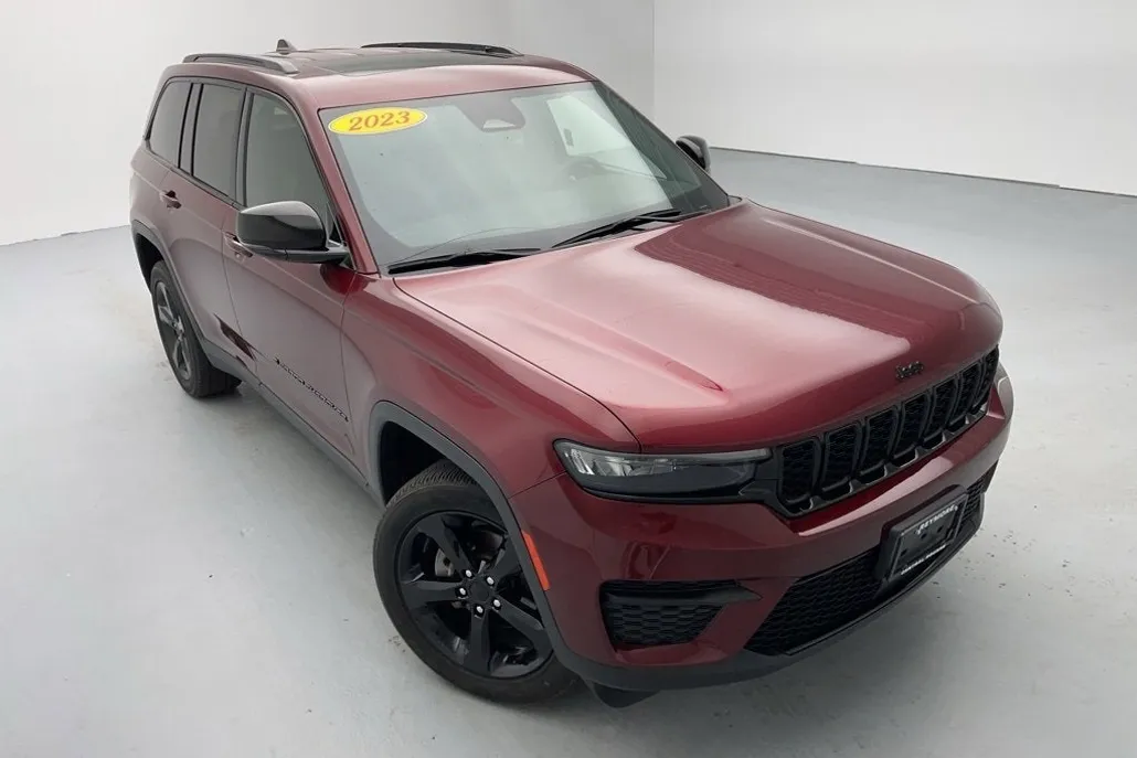 2023 Jeep Grand Cherokee Altitude photo 1