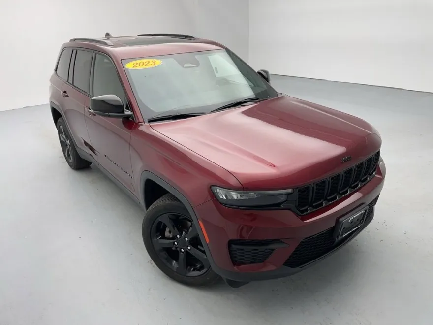 2023 Jeep Grand Cherokee Altitude photo 1